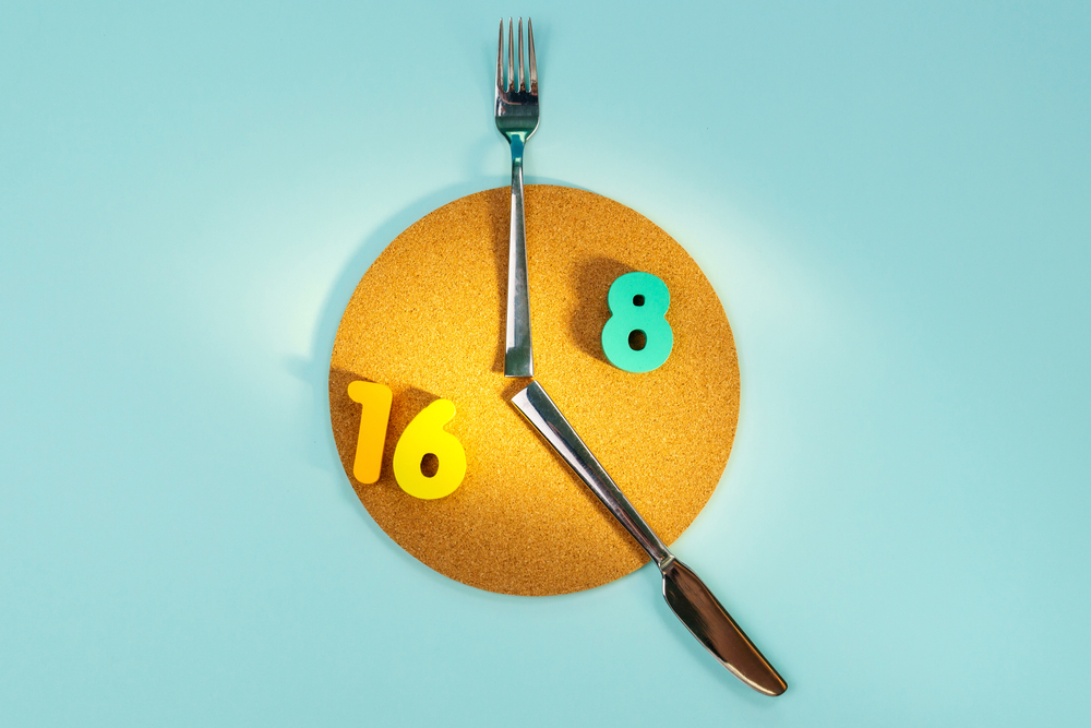 An image of a plate depicting the 16:8 diet